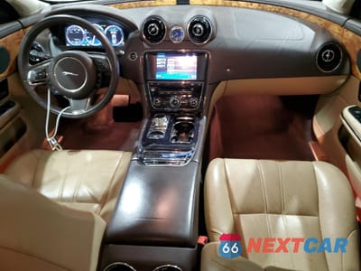 Zdjęcie 8 z 12 samochodu: 2011 JAGUAR XJ VIN:SAJWA1CB6BLV04808 - miniatura