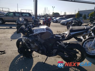 Trzecie zdjęcie samochodu z tyłu: 2018 HONDA CBR600 RR VIN:JH2PC40H3JK400120 - miniatura