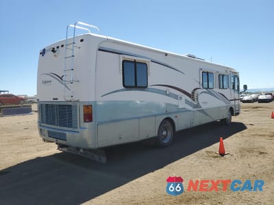 Czwarte zdjęcie samochodu z boku: 2000 FREIGHTLINER CHASSIS X LINE MOTOR HOME VIN:4UZ6XJCAXYCG19634 - miniatura