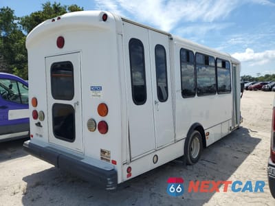Czwarte zdjęcie samochodu z boku: 2018 FORD ECONOLINE E450 SUPER DUTY CUTAWAY VAN VIN:1FDFE4FS0KDC03215 - miniatura