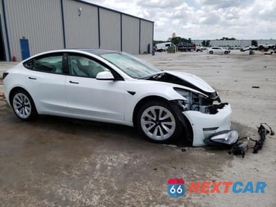 Czwarte zdjęcie samochodu z boku: 2022 TESLA MODEL 3 VIN:5YJ3E1EA6NF302844 - miniatura