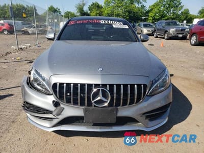 Piąte zdjęcie samochodu w środku: 2015 MERCEDES-BENZ C 300 4MATIC VIN:55SWF4KB0FU075501 - miniatura