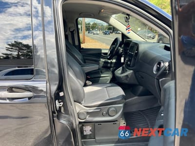 Piąte zdjęcie samochodu w środku: 2018 MERCEDES-BENZ METRIS VIN:WD4PG2EE8J3383590 - miniatura