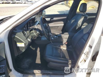 Zdjęcie 7 z 12 samochodu: 2014 MERCEDES-BENZ C 250 VIN:WDDGF4HB2ER310671 - miniatura
