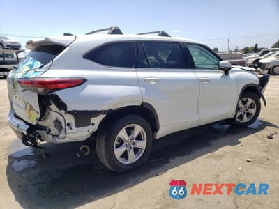 Trzecie zdjęcie samochodu z tyłu: 2022 TOYOTA HIGHLANDER LE VIN:5TDZZRAH4NS541580 - miniatura