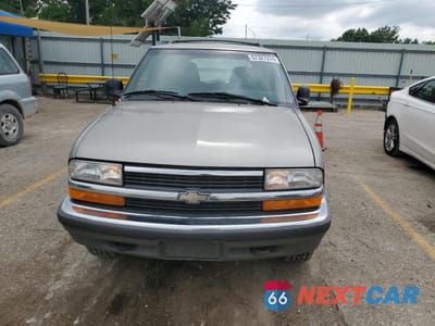 Piąte zdjęcie samochodu w środku: 1998 CHEVROLET BLAZER VIN:1GNDT13W7W2254520 - miniatura