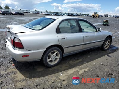 Trzecie zdjęcie samochodu z tyłu: 1996 HONDA ACCORD LX VIN:1HGCD563XTA019848 - miniatura
