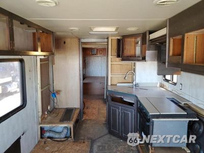 Zdjęcie 6 z 10 samochodu: 2000 FREIGHTLINER CHASSIS X LINE MOTOR HOME VIN:4UZ6XJCAXYCG19634 - miniatura