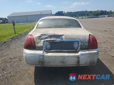 Zdjęcie 6 z 12 samochodu: 2008 LINCOLN TOWN CAR SIGNATURE LIMITED VIN:2LNHM82V28X652142 - miniatura
