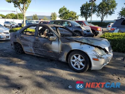 Czwarte zdjęcie samochodu z boku: 2001 MERCEDES-BENZ C 240 VIN:WDBRF61J81F084565 - miniatura