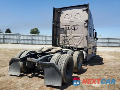 Czwarte zdjęcie samochodu z boku: 2019 FREIGHTLINER CASCADIA 126 VIN:3AKJHHDR1KSGC6058 - miniatura