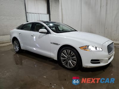 Czwarte zdjęcie samochodu z boku: 2011 JAGUAR XJ VIN:SAJWA1CB6BLV04808 - miniatura