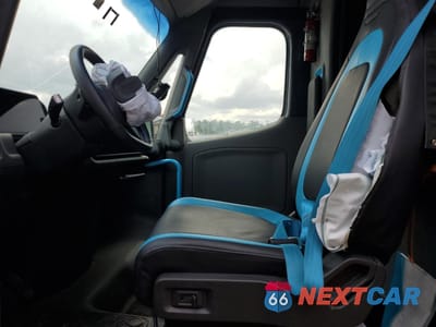 Zdjęcie 7 z 13 samochodu: 2023 RIVIAN EDV 700 VIN:7FCEHEB78PN005542 - miniatura