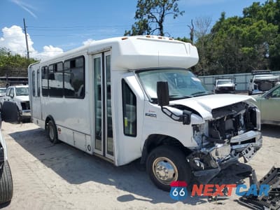 2018 FORD ECONOLINE E450 SUPER DUTY CUTAWAY VAN 1FDFE4FS0KDC03215 - główne zdjęcie licytacji z USA - miniatura