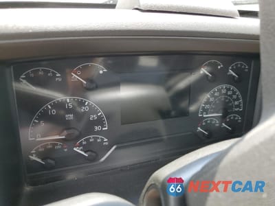 Zdjęcie 8 z 10 samochodu: 2019 VOLVO VN VNL VIN:4V4NC9EH8KN193587 - miniatura