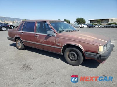 Czwarte zdjęcie samochodu z boku: 1986 VOLVO 740 GLE VIN:YV1FX8849G2073338 - miniatura