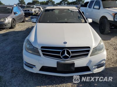 Piąte zdjęcie samochodu w środku: 2014 MERCEDES-BENZ C 250 VIN:WDDGF4HB2ER310671 - miniatura