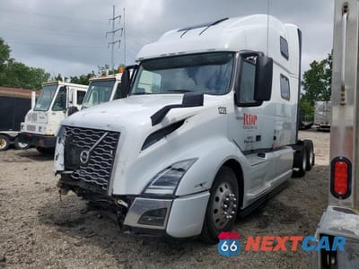 Drugie zdjęcie samochodu z przodu: 2023 VOLVO VNL SEMI TRUCK VIN:4V4NC9EH0PN626729 - miniatura