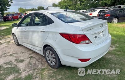 Trzecie zdjęcie samochodu z tyłu: 2016 HYUNDAI ACCENT SE VIN:KMHCT4AE1GU073124 - miniatura