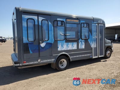 Trzecie zdjęcie samochodu z tyłu: 2022 FORD ECONOLINE E450 SUPER DUTY CUTAWAY VAN VIN:1FDFE4FNXNDC37757 - miniatura