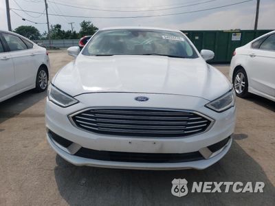 Piąte zdjęcie samochodu w środku: 2018 FORD FUSION SE HYBRID VIN:3FA6P0LUXJR118858 - miniatura