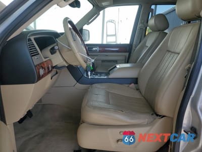 Zdjęcie 7 z 13 samochodu: 2005 LINCOLN NAVIGATOR VIN:5LMFU28545LJ20716 - miniatura