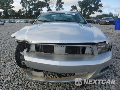 Piąte zdjęcie samochodu w środku: 2010 FORD MUSTANG VIN:1ZVBP8AN4A5106272 - miniatura