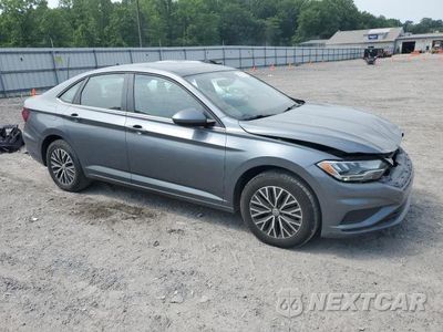 Czwarte zdjęcie samochodu z boku: 2020 VOLKSWAGEN JETTA S VIN:3VWCB7BU1LM070010 - miniatura