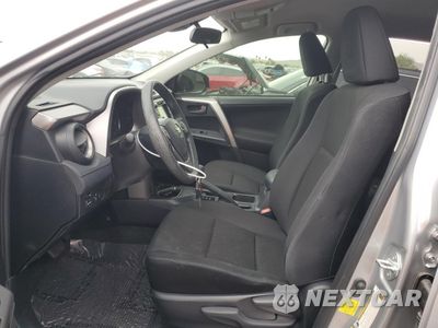 Zdjęcie 7 z 16 samochodu: 2018 TOYOTA RAV4 LE VIN:JTMZFREV1JJ191857 - miniatura