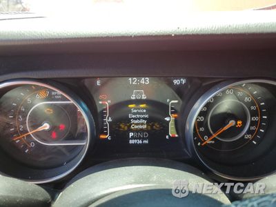Zdjęcie 9 z 16 samochodu: 2018 JEEP WRANGLER UNLIMITED SAHARA VIN:1C4HJXEN2JW260167 - miniatura