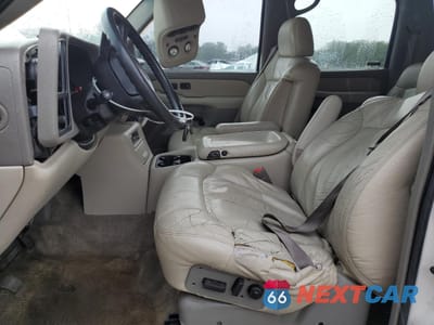 Zdjęcie 7 z 16 samochodu: 2002 CHEVROLET SUBURBAN K2500 VIN:3GNGK26GX2G132763 - miniatura