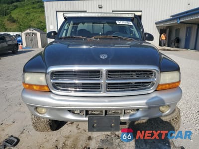 Piąte zdjęcie samochodu w środku: 2003 DODGE DAKOTA QUAD SLT VIN:1D7HG48NX3S239673 - miniatura