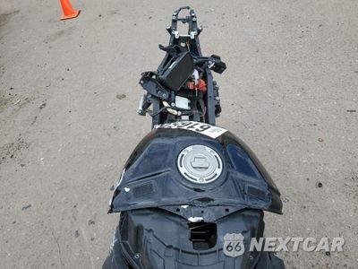 Zdjęcie 9 z 16 samochodu: 2021 YAMAHA YZFR1 VIN:JYARN66E6MA001244 - miniatura