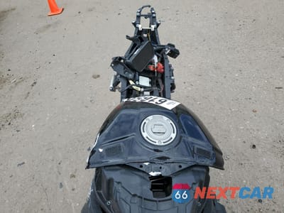 Piąte zdjęcie samochodu w środku: 2021 YAMAHA YZFR1 VIN:JYARN66E6MA001244 - miniatura