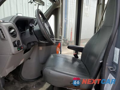 Zdjęcie 7 z 14 samochodu: 2022 FORD ECONOLINE E450 SUPER DUTY CUTAWAY VAN VIN:1FDFE4FNXNDC37760 - miniatura