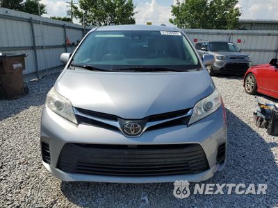 Piąte zdjęcie samochodu w środku: 2018 TOYOTA SIENNA LE VIN:5TDKZ3DC0JS918558 - miniatura