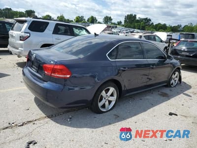 Trzecie zdjęcie samochodu z tyłu: 2012 VOLKSWAGEN PASSAT SE VIN:1VWBP7A37CC016010 - miniatura
