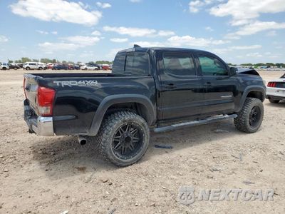 Trzecie zdjęcie samochodu z tyłu: 2017 TOYOTA TACOMA DOUBLE CAB VIN:5TFCZ5AN1HX071365 - miniatura