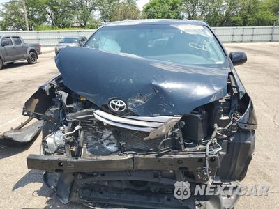 Piąte zdjęcie samochodu w środku: 2016 TOYOTA SIENNA XLE VIN:5TDYK3DCXGS748104 - miniatura
