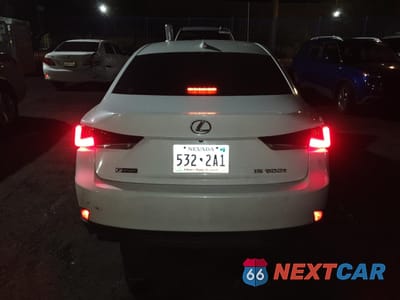 Zdjęcie 6 z 12 samochodu: 2017 LEXUS IS 200T VIN:JTHBA1D25H5046220 - miniatura