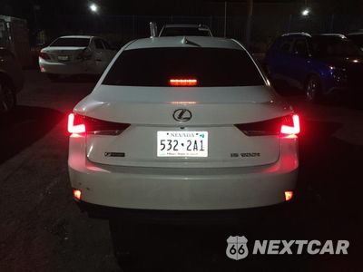 Zdjęcie 6 z 12 samochodu: 2017 LEXUS IS 200T VIN:JTHBA1D25H5046220 - miniatura