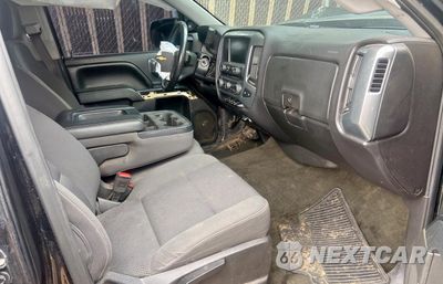 Piąte zdjęcie samochodu w środku: 2017 CHEVROLET SILVERADO K1500 LT VIN:3GCUKREC2HG138956 - miniatura