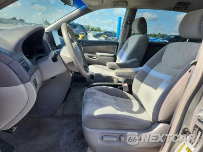 Zdjęcie 7 z 14 samochodu: 2007 TOYOTA SIENNA CE VIN:5TDZK23CX7S010027 - miniatura