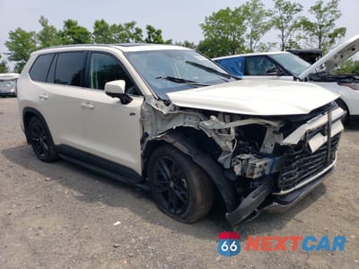 Czwarte zdjęcie samochodu z boku: 2024 TOYOTA GRAND HIGHLANDER XLE VIN:5TDACAB58RS018797 - miniatura