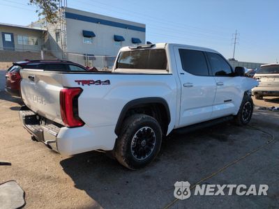 Trzecie zdjęcie samochodu z tyłu: 2023 TOYOTA TUNDRA CREWMAX SR VIN:5TFLA5DB5PX058173 - miniatura