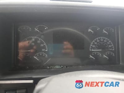 Zdjęcie 8 z 10 samochodu: 2020 VOLVO VNR VIN:4V4WC9EH5LN233999 - miniatura