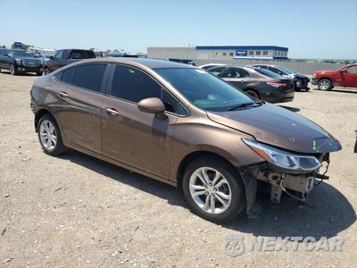 Czwarte zdjęcie samochodu z boku: 2019 CHEVROLET CRUZE LS VIN:1G1BC5SM2K7129809 - miniatura