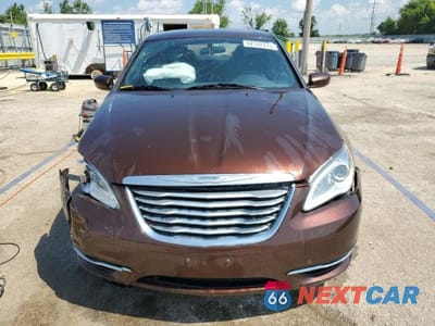 Piąte zdjęcie samochodu w środku: 2013 CHRYSLER 200 LX VIN:1C3CCBAB1DN560364 - miniatura