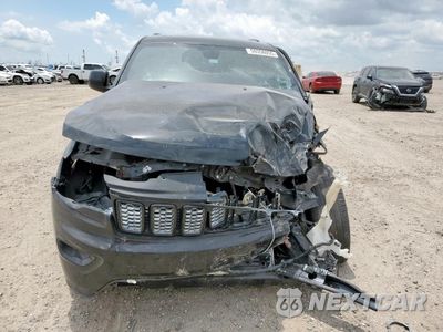 Piąte zdjęcie samochodu w środku: 2018 JEEP GRAND CHEROKEE LAREDO VIN:1C4RJFAG4JC515084 - miniatura