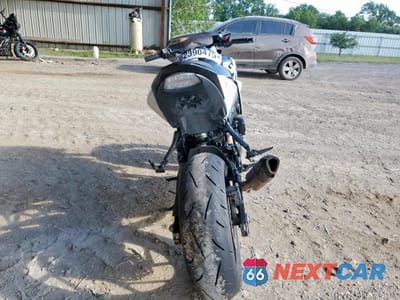 Czwarte zdjęcie samochodu z boku: 2023 SUZUKI GSX-S750 M VIN:JS1C533D0P7100156 - miniatura